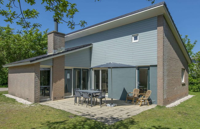 Cozy Beachside Retreat With Fireplace - Photo 24