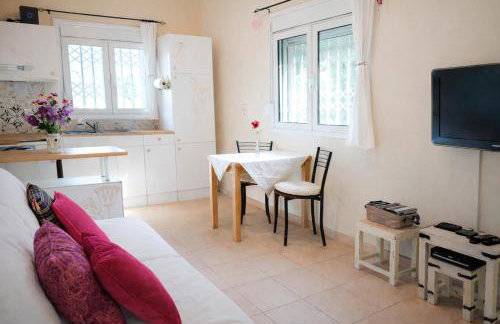 Sunshine Home - Peaceful Garden Escape & Parking - Foto 10