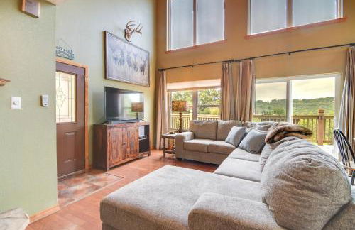 Hot Tub and Fire Pit! Lake-View Home in Blue Eye - Foto 4