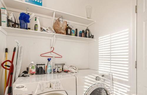 Warm Suburban 3BR Townhome near DT - Foto 23