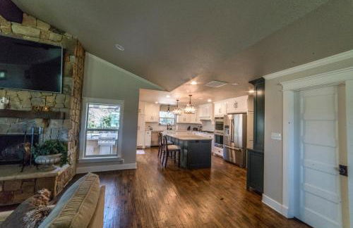 Queen and Duke Cottage - Photo 4