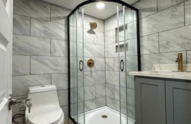 Tiny Private Room #3 in Shared 5BR House with Other Guests - Foto 3