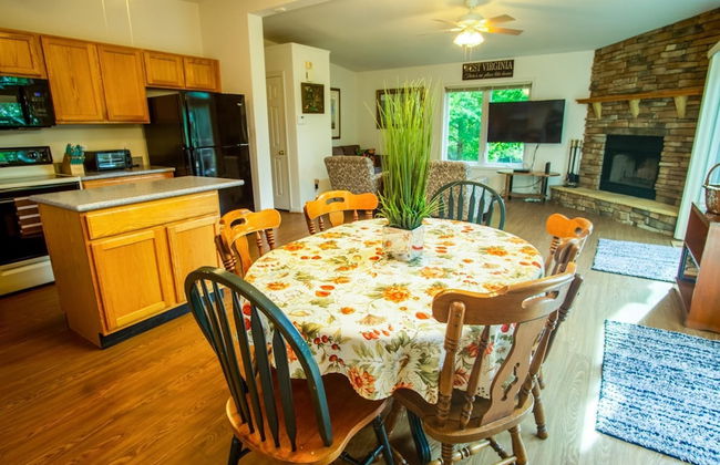 Cacapon Connected - Workplace Retreat - Foto 13