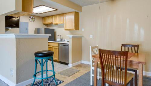 1 Mi to Light Rail Englewood Condo with Pool Access - Foto 2