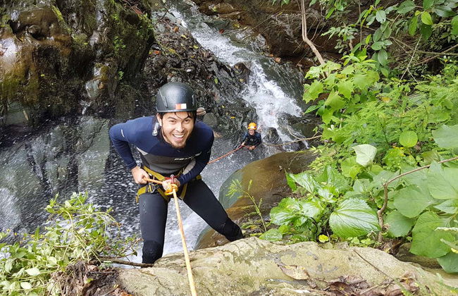 Discesa in corda doppia nel Canyon del Secreto e alla grotta del Mohán - Foto 3