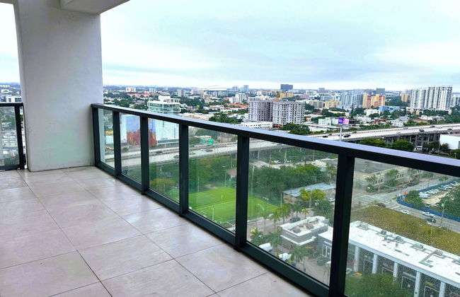 Luxury 3BR with Private Rooftop - Photo 15