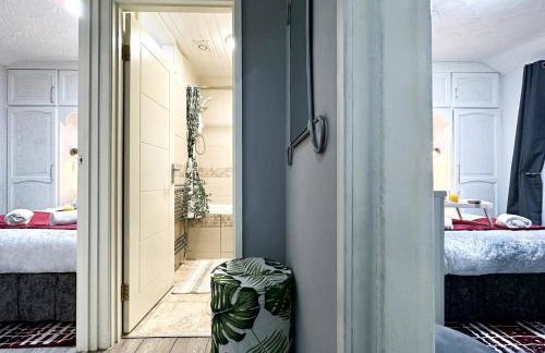 Joyful Jungle Jewel wBalcony & Foozeball-Ferndale - Foto 37