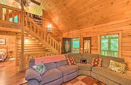 Rustic Andrews Cabin Rental with Deck and Fire Pit! - Foto 6
