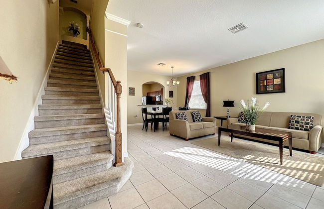 This Amazing 6 Bedroom Property With a Lake View - Foto 12