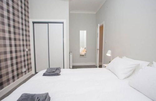 The Warwick Apartment - Photo 11