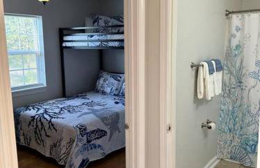 Bay Breeze Bliss-Hot Tub, Bar and Canal 5mi to Beach - Foto 28