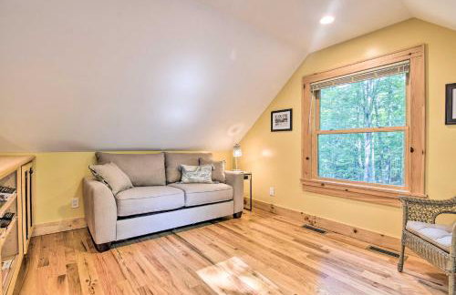 Romantic Asheville Area Cabin with Deck and Hot Tub! - Foto 15