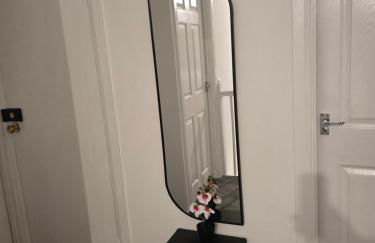 Conyngham Villa, Luxury Detached House, 6 Beds, 4BR,Large garden, Parking - Sleeps 8 - Foto 4