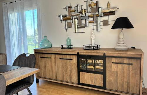 La clé des champs Maison plain pied lumineuse bien équipée, séjour spacieux, belle terrasse aménagée, garage, grand jardin clos, parking, près de Bayeux et Omaha Beach, chiens bienvenus - Foto 15