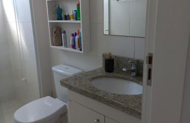 Apartamento vista mar e sacada com churrasqueira - Foto 2