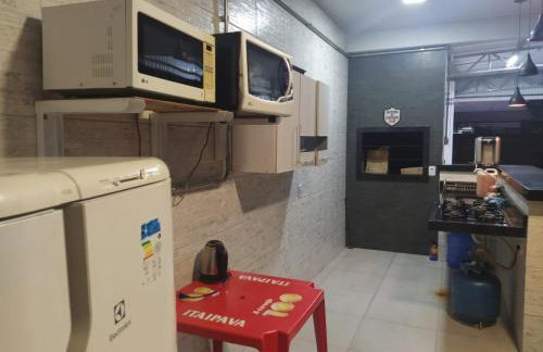 Check-in AUTÔNOMO e Privacidade em Hidro, piscina, casa, garagem até 2, até 3 quartos e 3 ar, 2 banheiros, churrasqueira, máquina de lavar roupas, roupa de cama, todos privativos, insira valor 3 hóspedes e abrimos 2 quartos, já 5 hóspedes usam 3Q - Foto 18