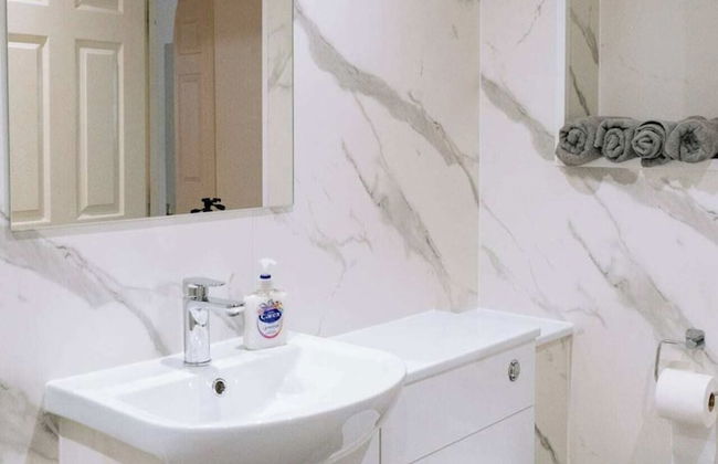 Snug & Serene 2BD Flat - Roseburn - Photo 19