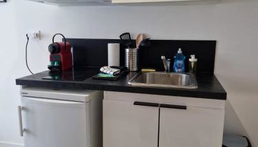 Faubourg des voyageurs 5 - Studio climatisé 2 personnes - proche axe autoroute - Foto 3, stove, toaster