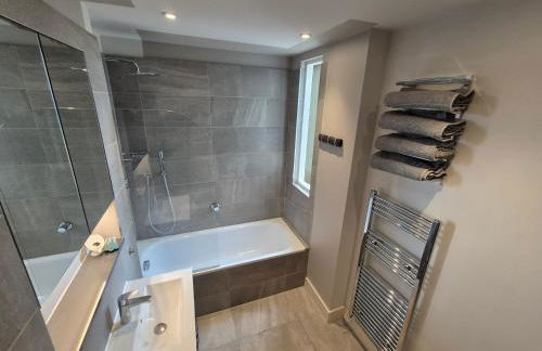 Panoramic Pondview Penthouse - Foto 8