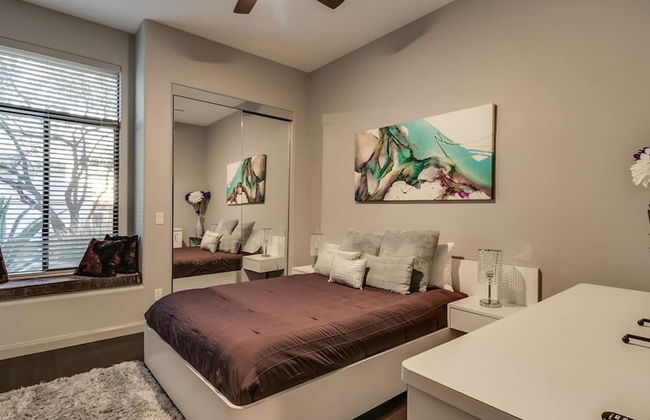 Luxury Contemporary Sanctuary w/ Pool and Views! - Foto 11