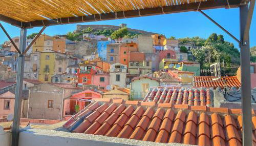 House with Dream Panoramic Terrace in the Heart of Bosa, 80 sqm with BBQ and Breathtaking View - Foto 3