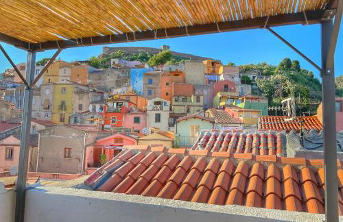 House with Dream Panoramic Terrace in the Heart of Bosa, 80 sqm with BBQ and Breathtaking View - Foto 3