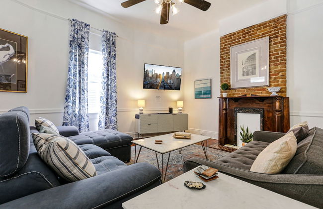 Uptown Spacious 4BD w Historic Charm - Foto 25