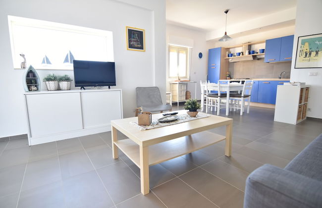 Sitting on the beach - Foto 9