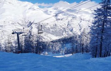 Sunny balcony steps from the slopes - Foto 13