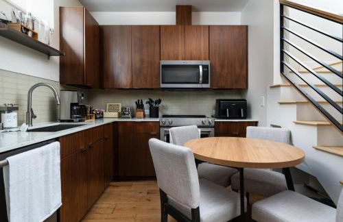 Lux Townhome With Parking and Rooftop Putting Green - Foto 20