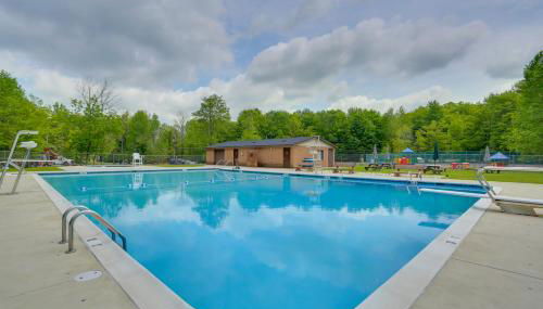 Games, Fire Pit, Hot Tub Pocono Lake Family Home! - Foto 2