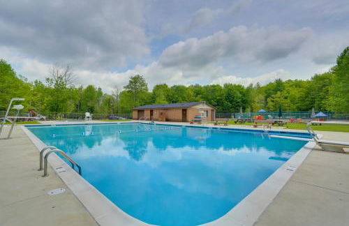 Games, Fire Pit, Hot Tub Pocono Lake Family Home! - Foto 2