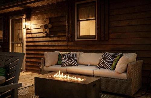 Shenandoah dog friendly cabin - river access, BBQ, outdoor dining and lounging, fire pit, AWD or 4WD encouraged - Foto 7