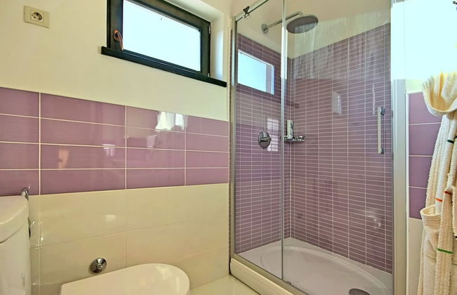 Gorgeous Villa With Private Swimming Pool and Covered Terrace - Foto 13