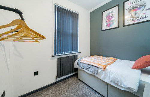 Spacious 3-Bedroom Home Near City Centre with Parking - Foto 16