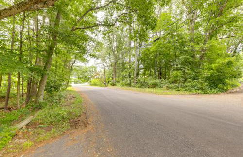 Lakefront Connecticut Retreat Near UConn - Foto 28