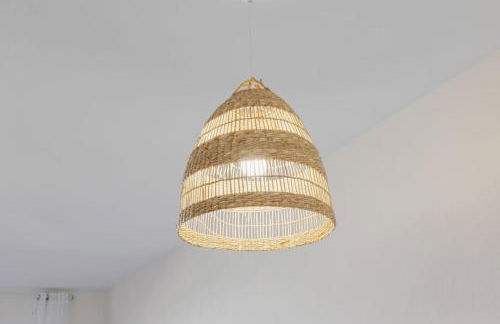 Beautiful 3 Bed Stylish & Cozy Apartment - Susanna Suite - Photo 26