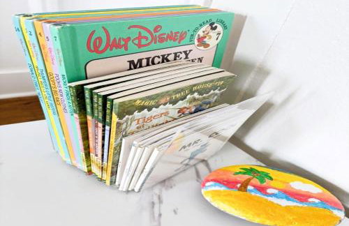 4BR Boutique Coastal Home, Walk to Beach and The Strand, Sleeps 10 - Foto 49