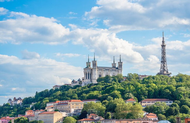 Recorrido privado a pie por lo más destacado y la historia del casco antiguo de Lyon - Foto 12