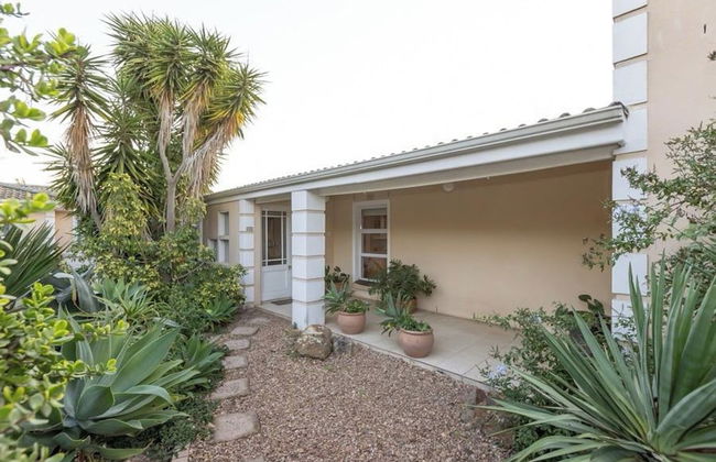 3 Bedroom Part House in the Scenic Durbanville Wine Lands Area, Holiday Facility - Photo 14