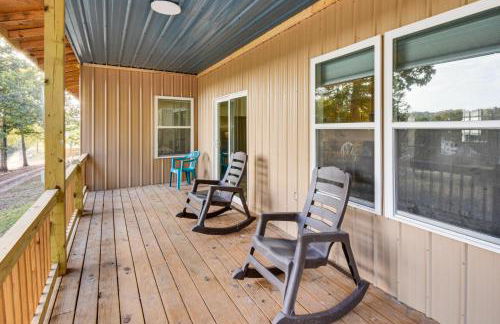 Lake-View Home in Statham with On-Site Fishing - Foto 24