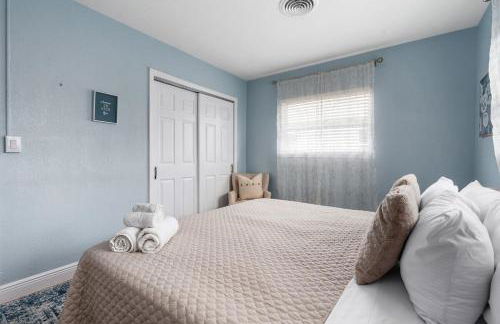 Luxury Home & Mins to Beach and Walk to Downtown - Foto 16