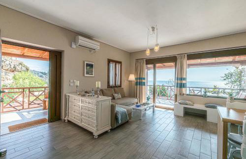 Paralio Astros Beachfront Suites - Photo 53