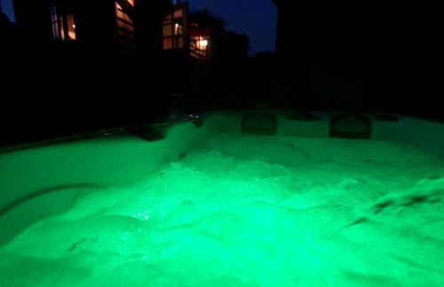 Romantic Retreat - Luxury Shepherds Hut + Hot Tub! - Foto 6