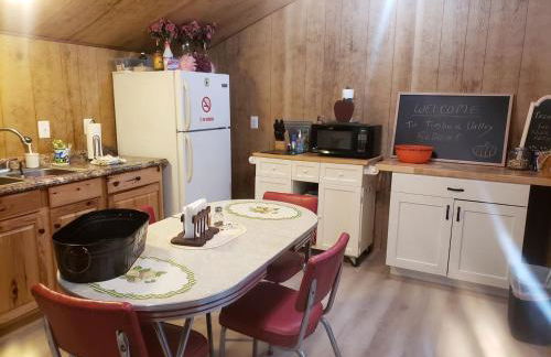 Private Pet-Friendly Cabins with Fire Pit for Nature Escapes in Clear Spring, Maryland, for Memorable Family Glamping Trips - Photo 16