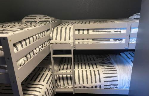 City Loft Escape with River Views! By Hollyhock - Foto 25