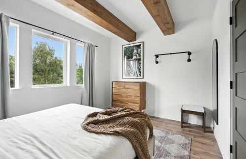 Kerns 6BR - New Spanish Style Group Stay - Photo 10