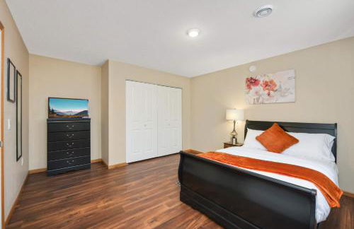 Charming 3-bedroom 1 bath basement nook with backyard view and gazebo - Foto 11