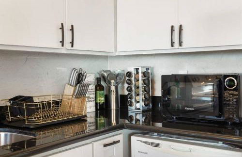 Mountain View 2BR Retreat with Private Deck - Foto 17