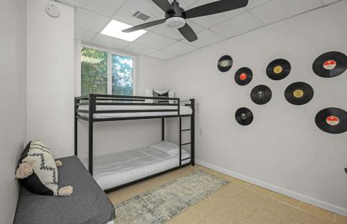 Family Retreat in Birmingham, 7BR 4BA - Photo 45